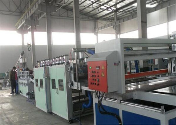 Linha de produção da placa do PVC WPC, do PVC placa magro da espuma semi - que faz a máquina