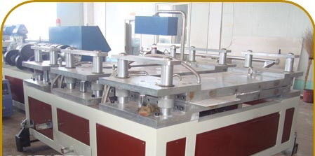 Máquina plástica da extrusão do parafuso gêmeo, linha de produção da placa de WPC