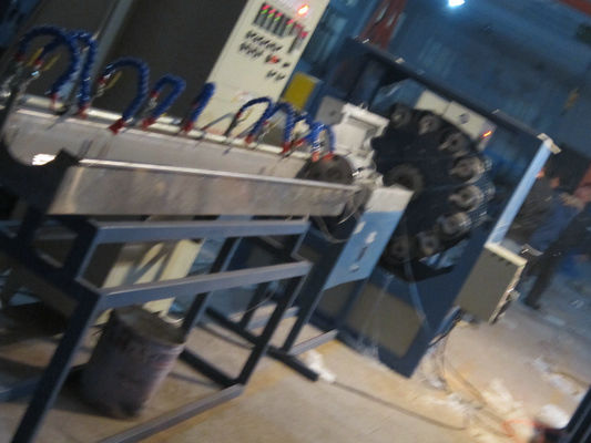 Bom preço. Linha plástica reforçada fibra da extrusão da tubulação do PVC com extrusora de alta velocidade on-line