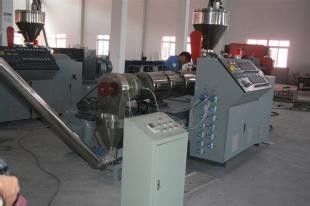 Bom preço. PVC plástico automático hidráulico da máquina dos grânulo cônico para o corte quente on-line