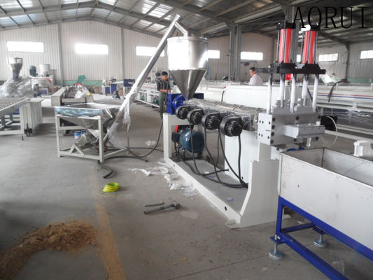 Bom preço. A garrafa reciclada anel da água lasca-se o filme de lavagem 20-100KW da extrusora do grânulo on-line