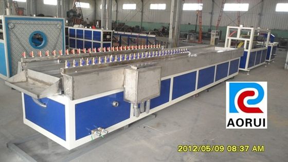 Bom preço. Linha plástica da extrusão do perfil do armário de WPC, maquinaria da produção do perfil do sofá de WPC on-line