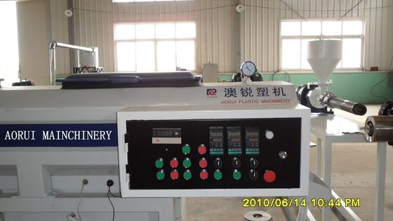 Bom preço. Linha plástica a rendimento elevado da extrusão da tubulação/completamente máquina automática da produção da tubulação do PVC on-line