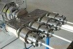 Bom preço. A máquina plástica PP da extrusão junta a linha plástica único parafuso da extrusão da tubulação on-line