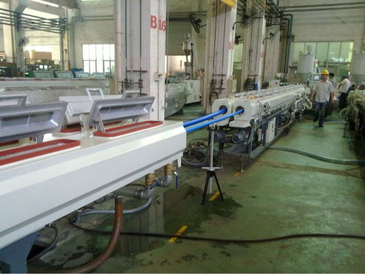 Bom preço. Linha plástica da extrusão da tubulação do pvc, linha dobro da extrusão da tubulação do gêmeo do parafuso on-line