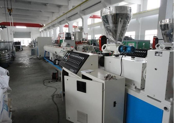 Bom preço. Extrusora da tubulação do parafuso do gêmeo do PVC, tubulação do PVC que faz a máquina para a irrigação on-line