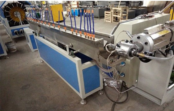Bom preço. A fibra macia do Pvc reforçou a linha plástica da extrusão da mangueira/a linha de produção da extrusora parafuso do gêmeo on-line