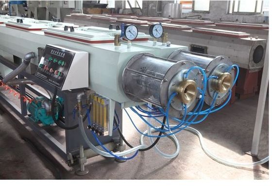 Bom preço. Aprovação estável do CE da eficiência elevada da extrusora de parafuso do gêmeo da tubulação do PVC do corredor on-line