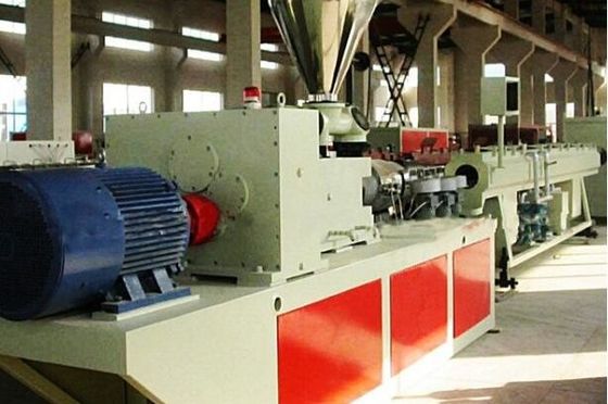 Bom preço. Do PE gêmeo do parafuso da eficiência elevada linha de produção plástica da tubulação para a fonte de água on-line