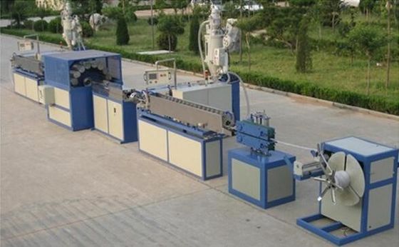 Bom preço. Linha de produção macia reforçada da tubulação do PVC da máquina da extrusão da tubulação fibra plástica on-line