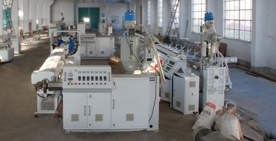 Bom preço. Extrusora macia reforçada da tubulação do PVC da máquina da fabricação da tubulação do parafuso fibra plástica dobro on-line