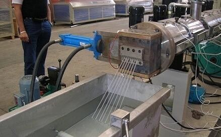 Bom preço. Os grânulo plásticos máquina do PE, CE certificaram a máquina dos grânulo do filme do PE on-line