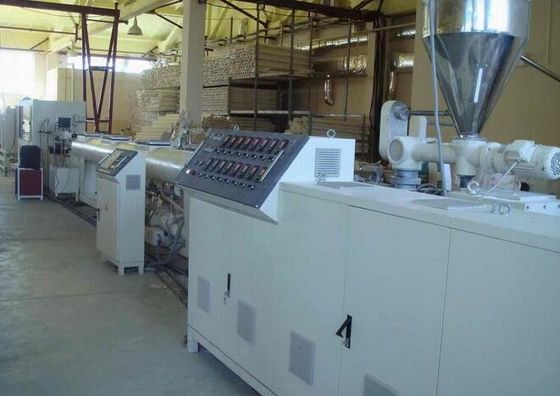 Bom preço. Linha da extrusão da tubulação do PVC/tubulação de mangueira plásticas flexíveis parafuso do gêmeo que faz a máquina on-line