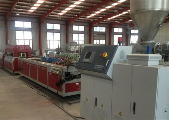 Bom preço. Perfil de WPC que faz a fabricação a máquina plástica, máquina plástica da extrusão do perfil do Celling on-line