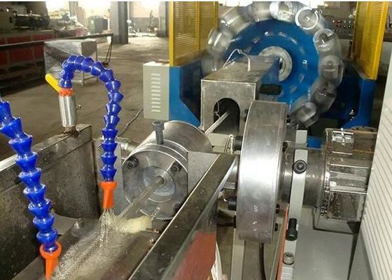 Bom preço. Mangueira de jardim do PVC que faz a máquina a linha plástica da extrusão, linha de produção reforçada da tubulação do PVC do parafuso fibra gêmea on-line