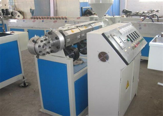Bom preço. Linha plástica totalmente automático máquina da extrusão da tubulação da extrusão da tubulação do jardim do PVC on-line