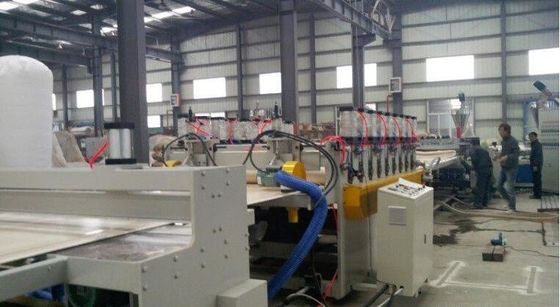 Bom preço. Linha composta plástica de madeira da extrusão do PVC WPC para a produção do perfil da janela on-line