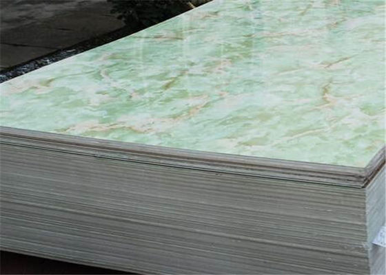 Bom preço. O PVC plástico do processo da extrusão da folha do PVC decora a linha de produção plástica da folha on-line