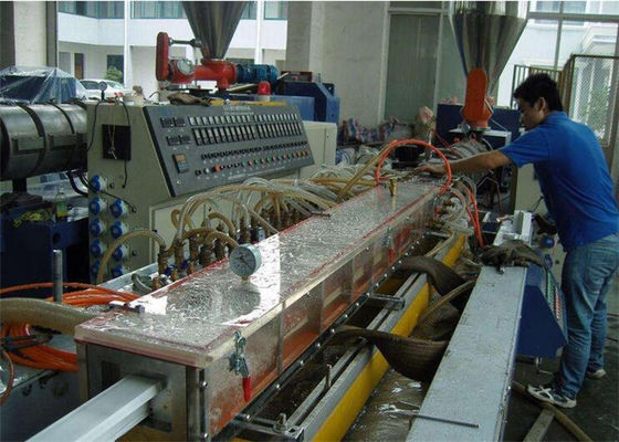 Bom preço. Linha de produção plástica do perfil de WPC/máquinas plásticas de madeira da extrusão do perfil on-line