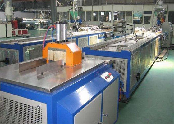 Bom preço. O PVC perfila a linha de produção/máquina de madeira da extrusão do perfil do PVC WPC do plástico on-line