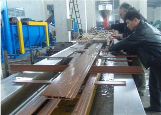 Bom preço. Máquina da extrusão do perfil do PVC do quadro de porta da eficiência elevada com garantia de 1 ano on-line