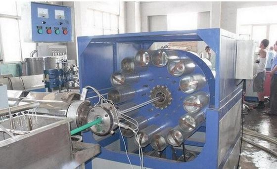 Bom preço. Linha de produção trançada reforçada fibra extrusora da tubulação do PVC de parafuso do gêmeo altamente eficiente on-line