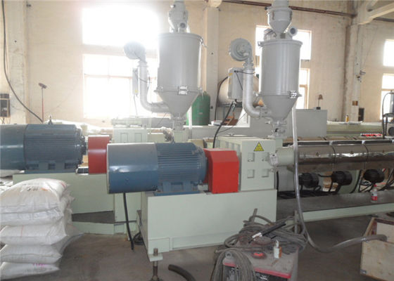 Bom preço. WPC livram a máquina da placa da espuma, máquina composta de madeira da extrusora de parafuso do gêmeo da folha do PVC on-line