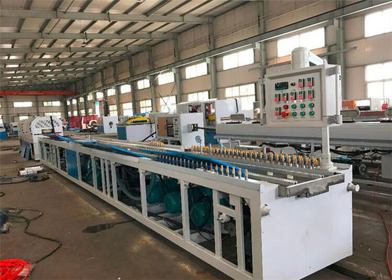 Bom preço. Linha da extrusão do perfil do PVC da porta da janela, linha de produção plástica do perfil on-line