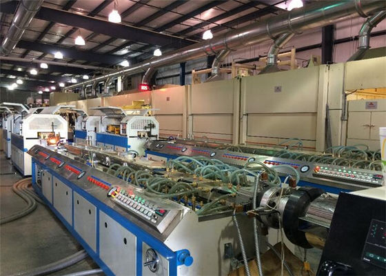 Bom preço. Linha de produção composta plástica de madeira do perfil da máquina WPC para a janela on-line