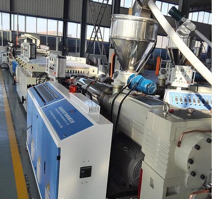 Bom preço. Linha composta plástica de madeira da extrusão com a extrusora de parafuso gêmea, máquina da placa da espuma de WPC on-line