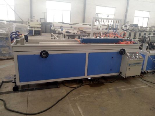 Bom preço. Linha de produção plástica do perfil do PVC/processo plástico de madeira da extrusão do perfil on-line