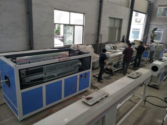 Bom preço. Linha de produção gêmea pavimento da tubulação do PVC do parafuso UPVC de fatura da tubulação do Pvc dos cabos on-line