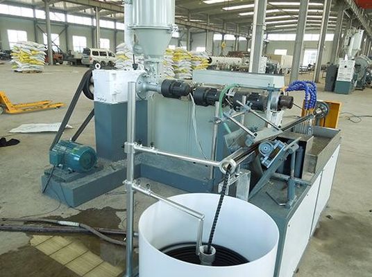 Bom preço. Auto linha de produção ondulada da tubulação, extrusora de único parafuso protetora da luva de Sprial da mangueira hidráulica on-line