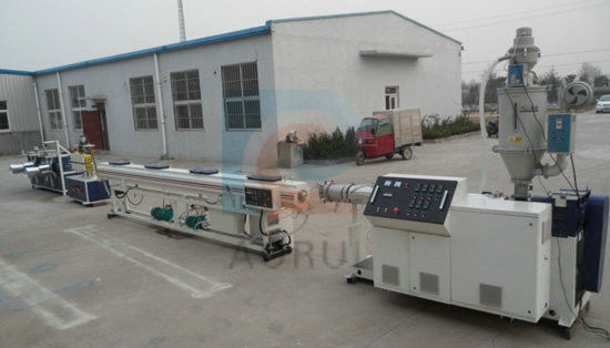 Bom preço. Máquina plástica da extrusão do PVC, tubulação de água dobro do parafuso do PVC que faz a máquina on-line