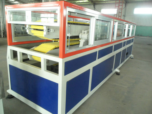 Bom preço. Linha de produção do perfil do PVC WPC para o painel isolante sadio on-line