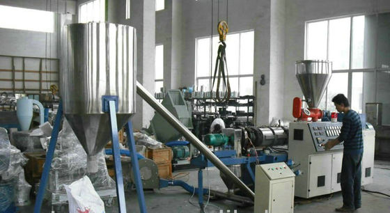 Bom preço. Do grânulo quente do corte do PVC linha plástica da extrusão, extrusora de parafuso do dobro do granulador do PVC on-line