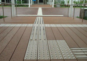 Bom preço. Linha de produção exterior do perfil da máquina WPC do perfil do assoalho do PVC de WPC com o WPC que contorna a máquina on-line