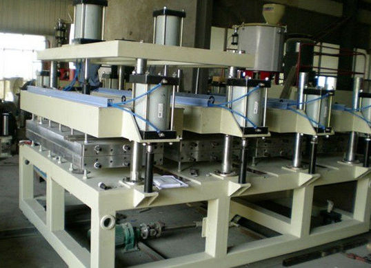 Bom preço. Máquina da placa da espuma do PVC, espuma que faz a máquina para a prateleira/armário on-line