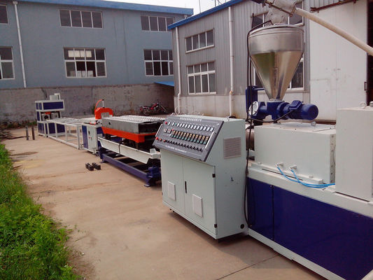 Bom preço. Linha de produção plástica da tubulação do PVC, equipamento plástico da extrusão on-line
