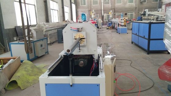 Bom preço. Uma extrusora elétrica da tubulação do Pe do parafuso que faz a máquina para tubulação ondulada do plástico on-line