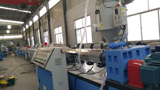 Linha de extrusão de tubos de plástico PE de 16 mm a 63 mm Máquina de extrusão de tubos PE de três camadas