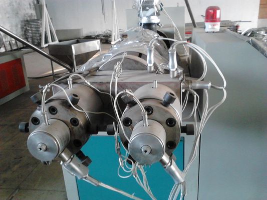 Bom preço. Linha plástica da extrusão da tubulação do parafuso do gêmeo do PVC, máquina da extrusora da tubulação on-line