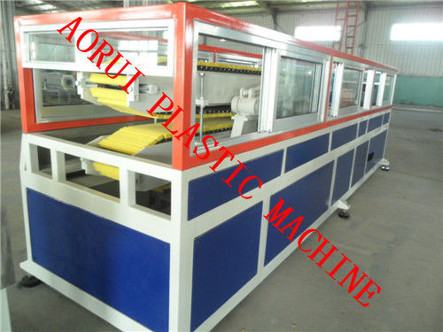 Bom preço. Painel de parede de WPC/linha plástica 160-280kg/h da extrusão perfil do Decking on-line