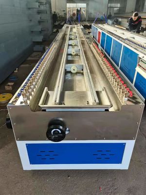 Bom preço. Máquina da extrusora do perfil do PVC, máquina plástica com a extrusora de parafuso gêmea, máquina da extrusão do perfil do PVC WPC do perfil da porta on-line