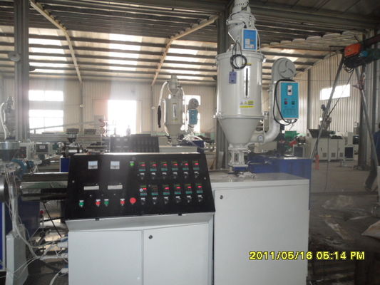 Bom preço. Linha plástica 50kw da extrusão da tubulação da mangueira de jardim - 80kw, extrusora de único parafuso on-line