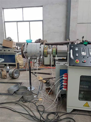 Bom preço. Linha de produção de tubos elétricos de PVC Linha de produção de tubos de PVC de alta velocidade on-line