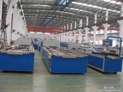 Bom preço. linha de produção da placa da largura WPC de 600-1250mm com máquina de estratificação on-line